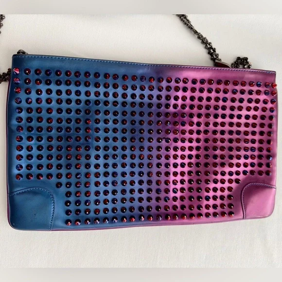 ✨CHRISTIAN LOUBOUTIN Loubiposh Patent Scarabe Spikes Chain Clutch Bag Rose Blue - Picture 4 of 16